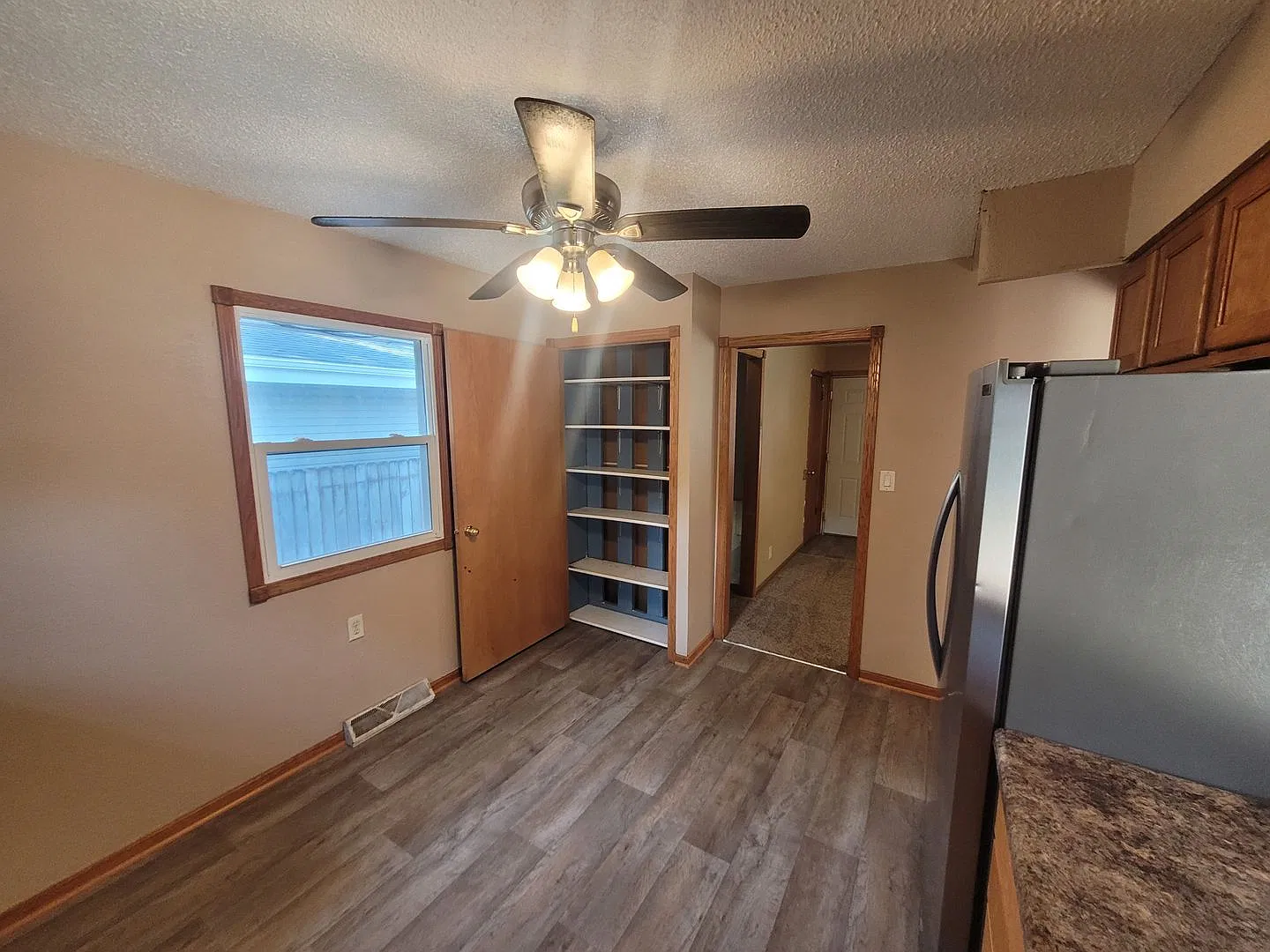 3 Bedroom Home with Garage! — Photo 4