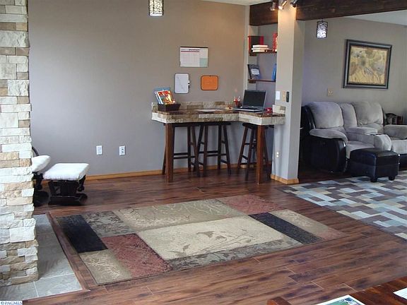 5th image of 4611 Artesia Dr