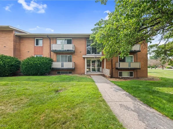 21881 River Oaks Dr APT C4, Rocky River, OH 44116