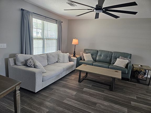 5th image of 1005 Evergreen Ln