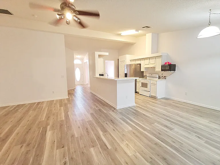 2107 E Willesdon Dr — Photo 8