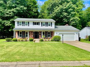 563 Oakridge Dr, Youngstown, OH
