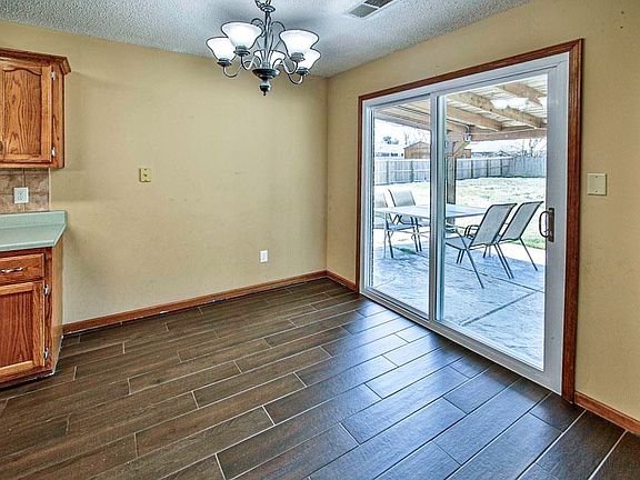 4th image of 173 Squires Grove Dr W