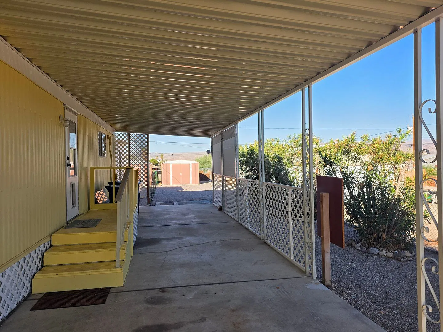 Charming 1-Bedroom Home on Spacious Lot in Bullhead City — Photo 2