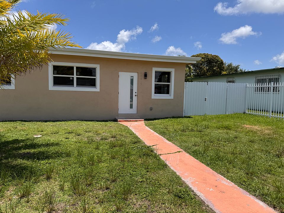 1st image of 26517 SW 138th Ct #26517