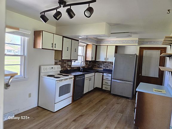 5th image of 1308 W 11th Ave W