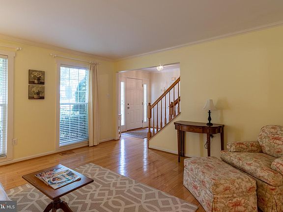 5th image of 818 Oak Mill Ct