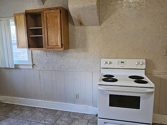 3rd image of 408 W 9th Ave