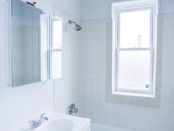 5th image of 1635 W Morse Ave #306