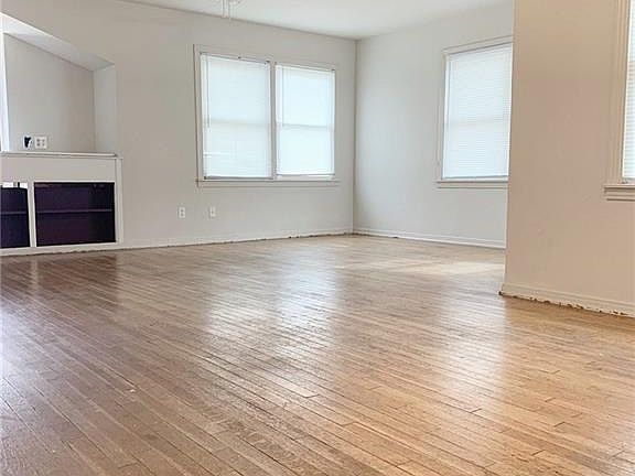 3rd image of 908 Lawrence Dr