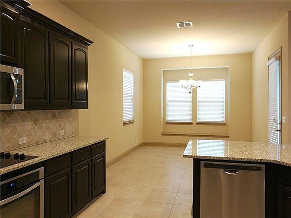 5th image of 3423 Hawthorn Ln