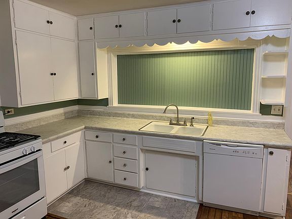 3rd image of 305 Water St