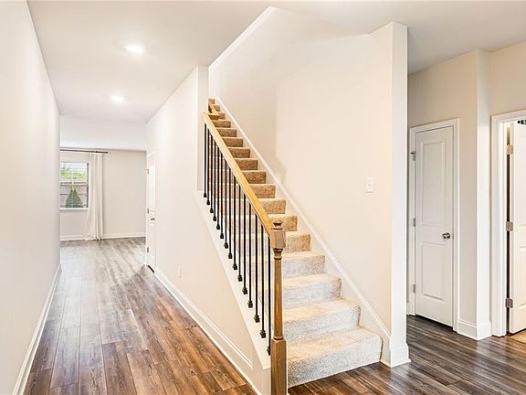 4th image of 191 Park Chase Ln
