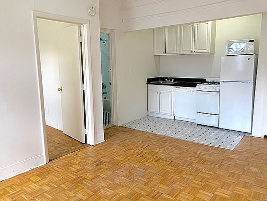 1st image of 250 E 112th St #3B