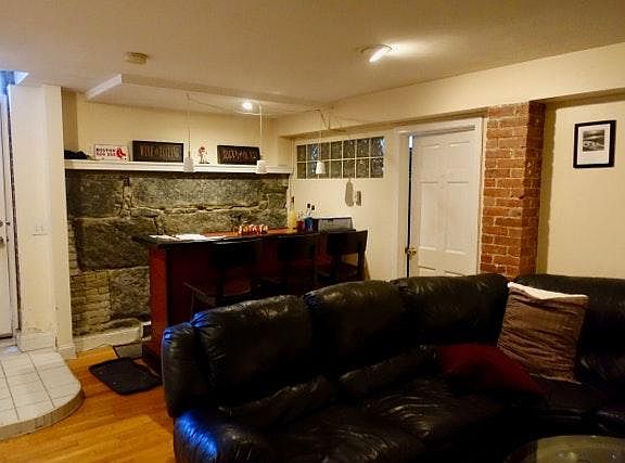 2nd image of 915 Beacon St APT A