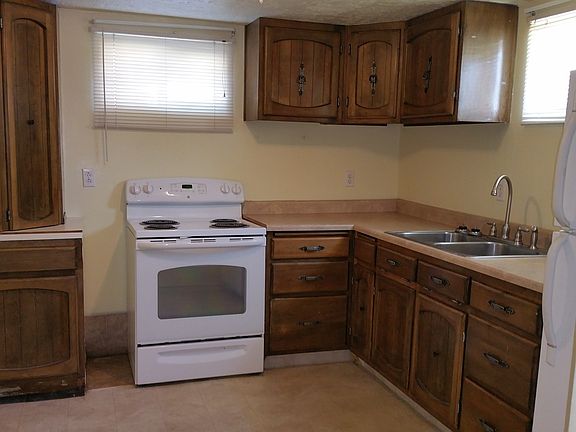 4th image of 146 Willard Ave #1/2