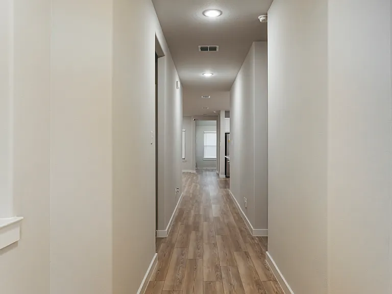 318 Waters Ridge Dr — Photo 3