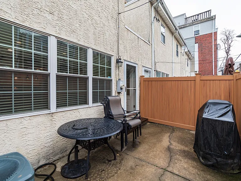 2242 Christian St — Photo 18