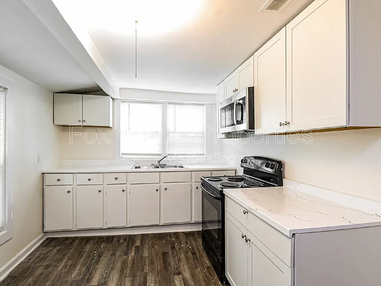 709 S Davis Ave — Photo 7