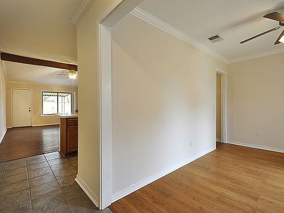 4th image of 1010 Rolling Green Dr