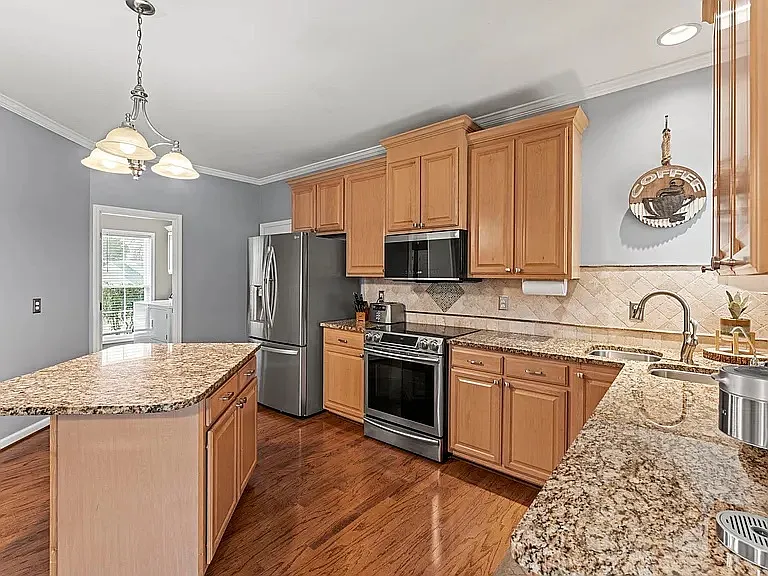 112 Bathurst Ln — Photo 14