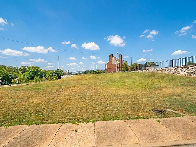 4010 Ravenwood Ave — Photo 15