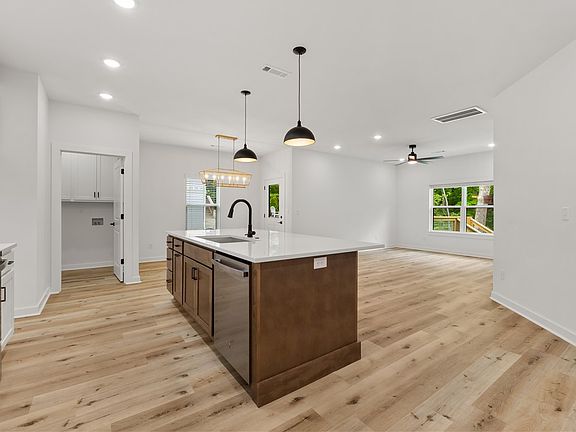 2nd image of 5 Kirkdouglas Ln