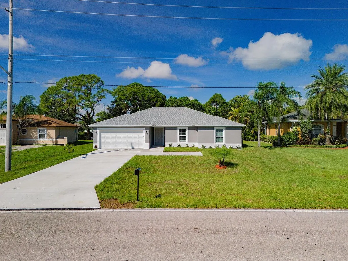 Building Photo - 574 NW Bayshore Blvd
