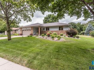 4409 S Fireside Ave, Sioux Falls, SD 57103