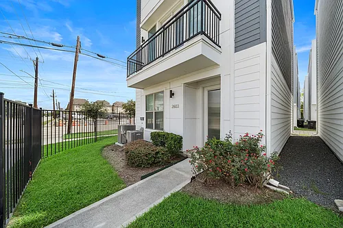 2603 Hutchins St Photo 1
