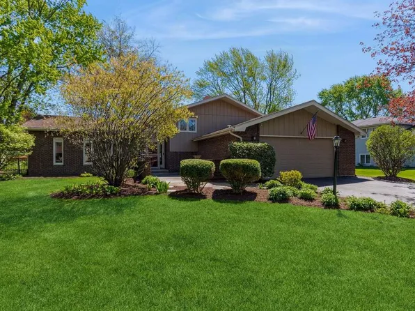 120 Rossford Ln, New Lenox, IL 60451