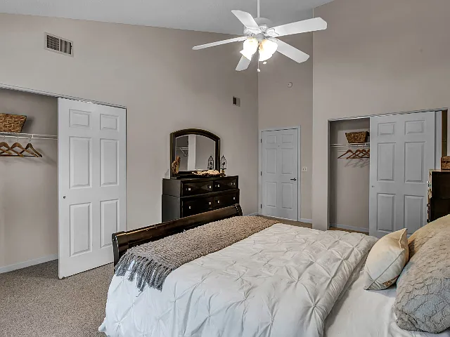 2 Spacious Closets