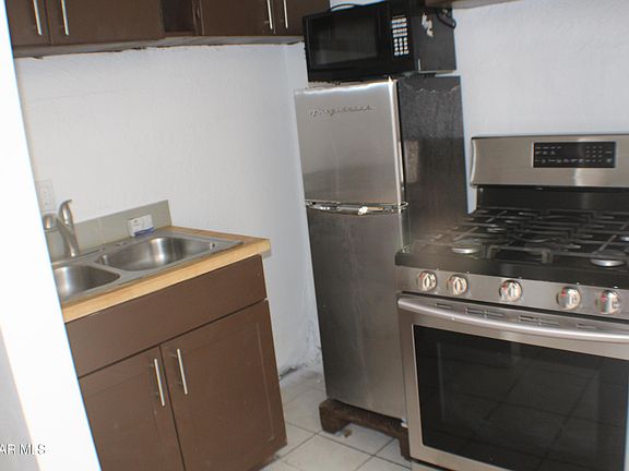 3rd image of 2203 Magoffin Ave