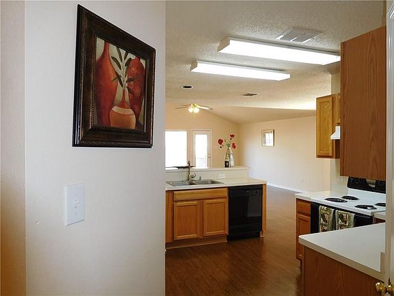4th image of 3921 Acorn Ln