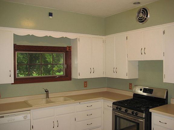 5th image of 1029 Hibbard St