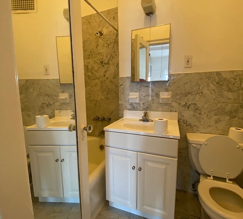 2nd image of 200 W 70th St APT 16D