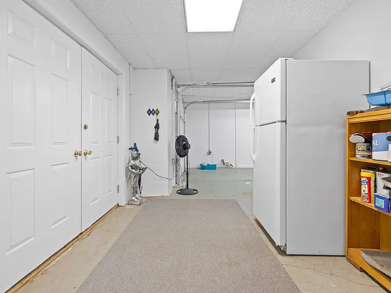 3010 Eaker Dr — Photo 32