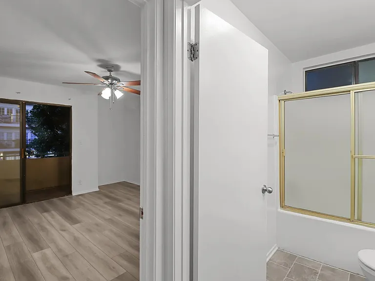 1619 S Bentley Ave #101 — Photo 17