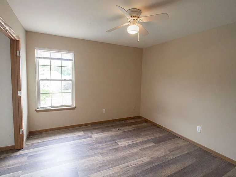 1503 Greensboro Dr — Photo 18