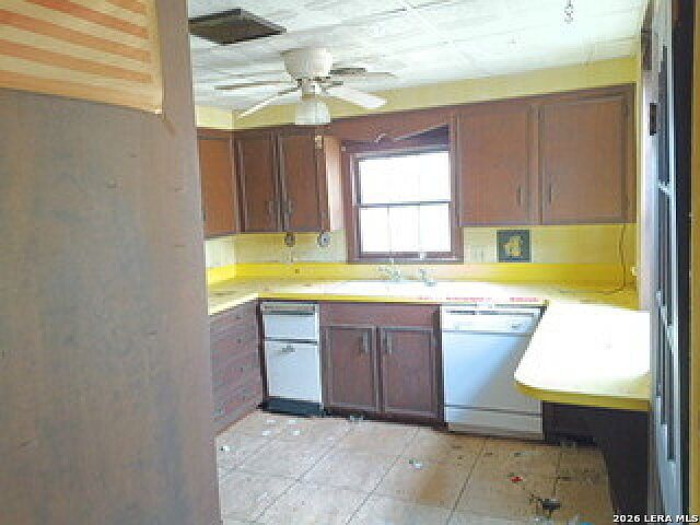 7th image of 708 Parkview
