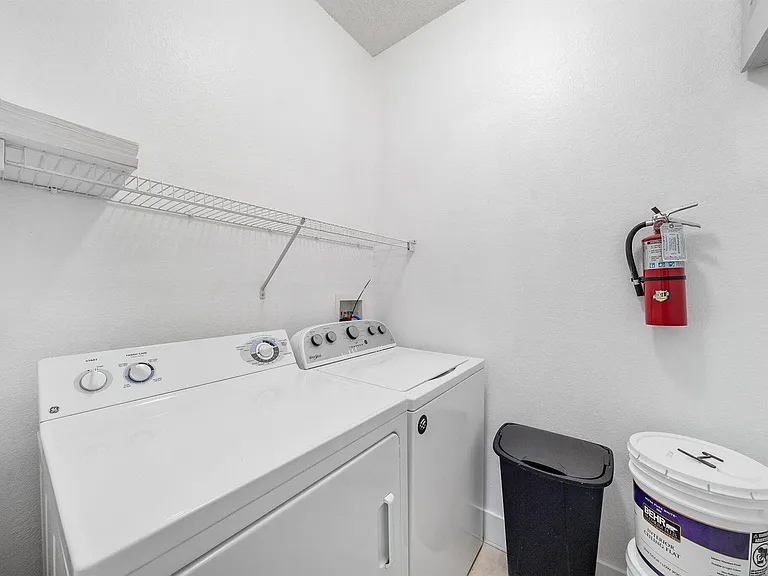 3020 Alcazar Pl #202 — Photo 31