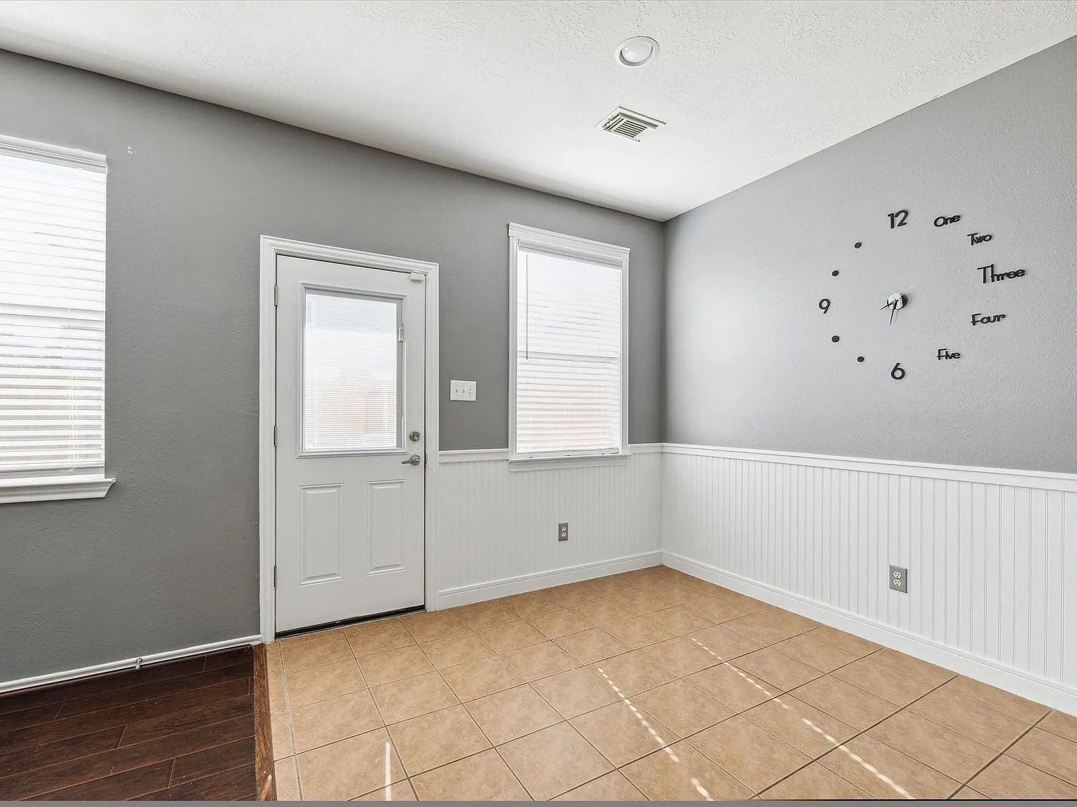 3 bed, 2.5 bath, 1681 sqft, $1,900 — Photo 3