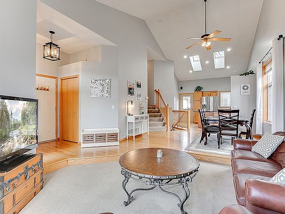 5th image of 8419 Rhoy St