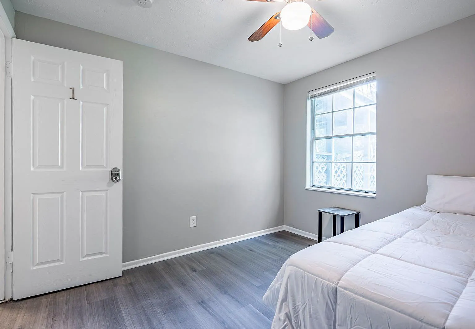 4 bed, 3.0 bath, 1080 sqft, $594 — Photo 1