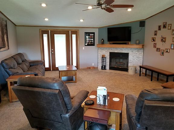 3rd image of 504 Meadow Dr