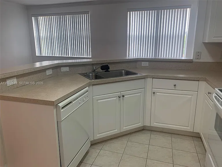 4702 SW 160th Ave #325 — Photo 7