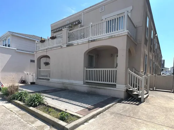 9706 Ventnor Ave, Margate City, NJ 08402