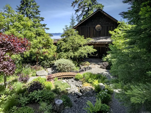 405 Roland Rd, Saltspring Island, BC V8K 1V1