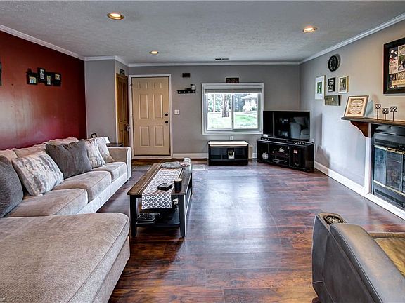 4th image of 9884 Fremont Ave