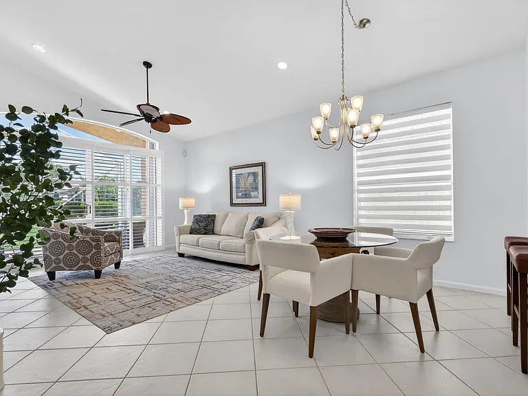 7116 Cataluna Cir — Photo 4